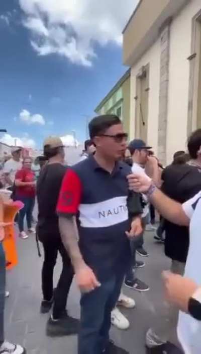 Ya ven que la 4T hace lo mismo que la oposici&oacute;n, si la oposici&oacute;n forma una marea rosa, ah&iacute; van los chairos a hacer su marcha, ahhh si hay un plant&oacute;n de trabajadores del Poder Judicial y universitarios ah&iacute; van los chairos universitarios a defender la Refor