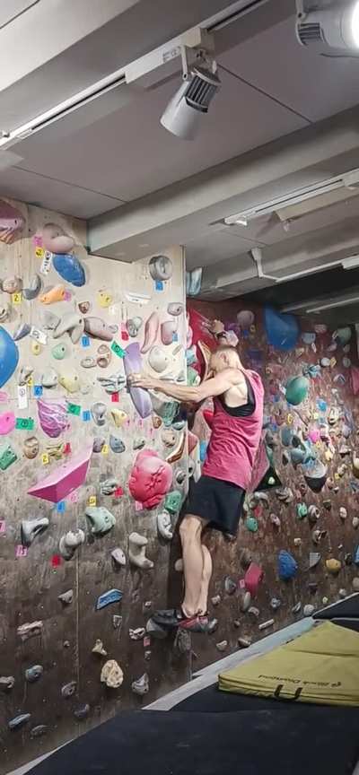 Local community climbing centre in Japan  -- What s the V grade?