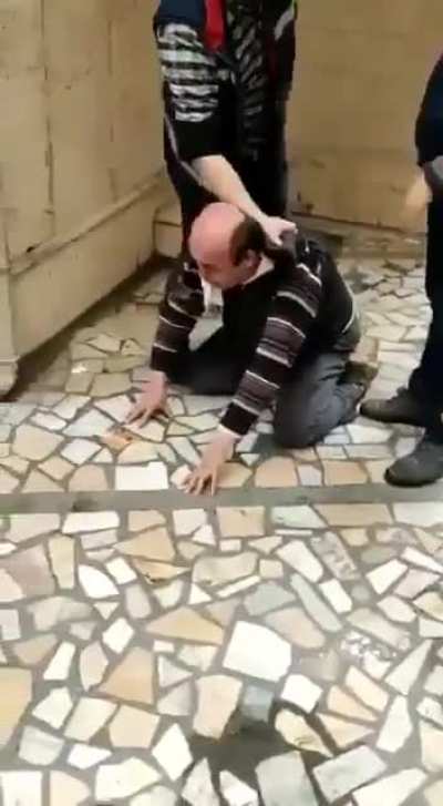 tanrı &ouml;ld&uuml;. sokaktaki kız &ccedil;ocuğu tecav&uuml;ze uğrarken izledigi icin onu ellerimle &ouml;ld&uuml;rd&uuml;m