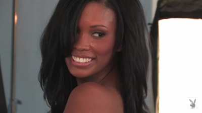 Leola Bell - Showing Her All Natural Features For the First Time