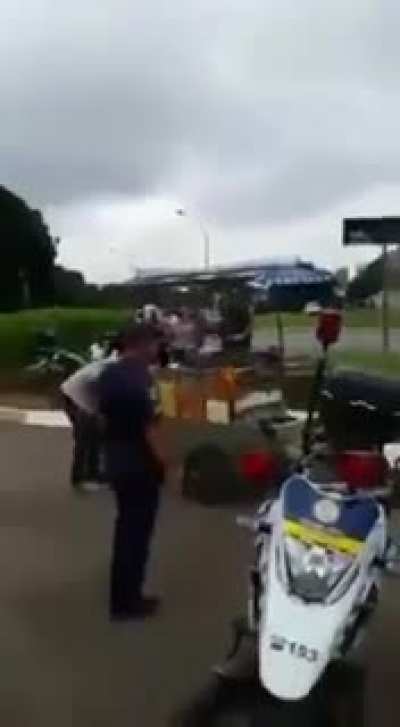 "Achou ruim? O choro &eacute; livre"