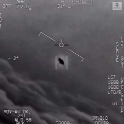 Pentagon, biri 2004 yılında diğer ikisi de 2015 yılında çekilen ve emekli bir pilotun UFO olduğunu iddia ettiği görüntülerin varlığını doğruladı.