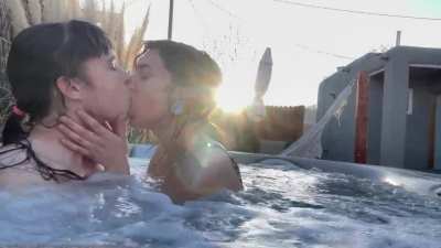 hot tub hangs 😌