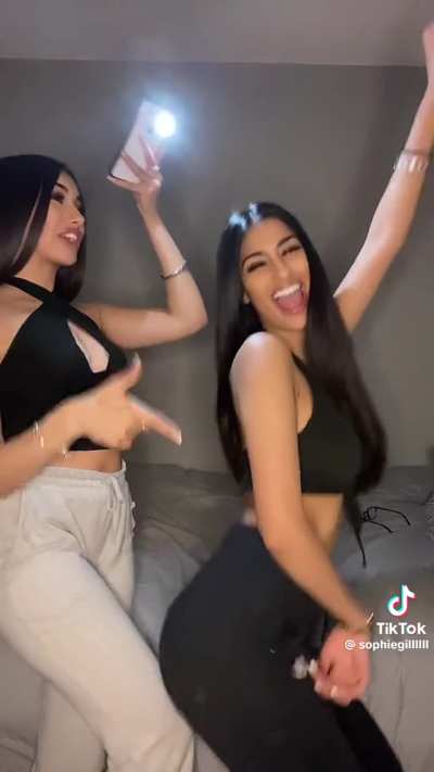 Wildin&rsquo; with these two would be a dream 😅