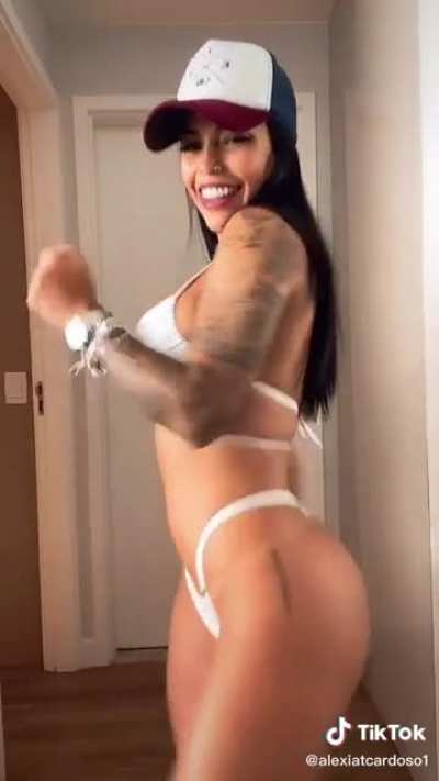 Aléxia Cardoso (@alexiatcardoso)