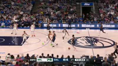 [Highlight] Spencer Dinwiddie joins in the poster action as he skies up to jam it in over Giannis and past Connaughton