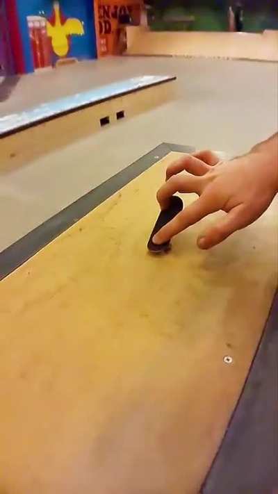 Fingerboarding my old local skatepark!