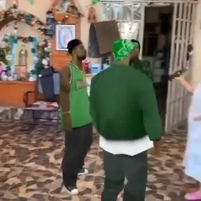 Que buena onda la banda de grove street fueron a visitar a mi abuelita el 10 de mayo