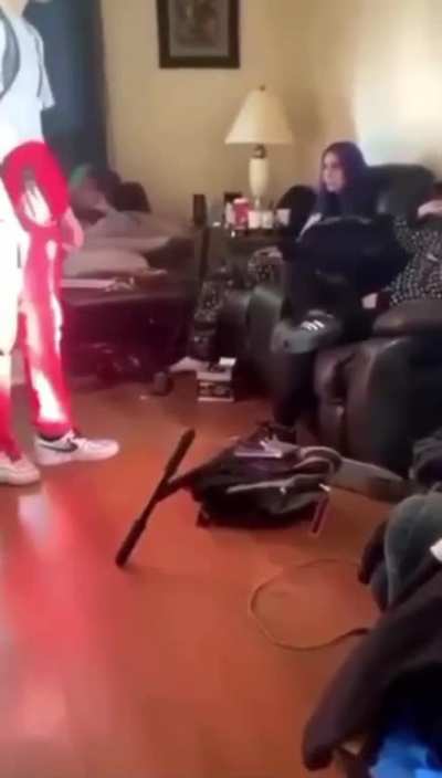 &ldquo;Hamilton gangster&rdquo;🤡🤡terrorizes the opps house for &ldquo;wassi gang&rdquo;🤡🤡
