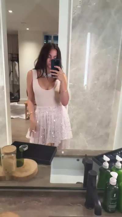 Ana showing off her outfit and jewelry | IG 9/9/24