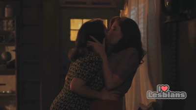 Abbi Jacobson & D'Arcy Carden (A League Of Their Own - s01e03) *NO MUSIC*