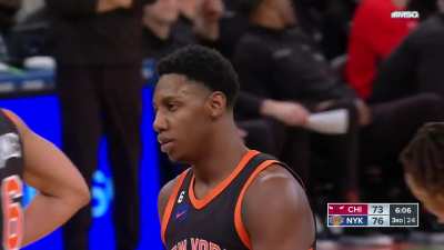 [Highlight] RJ Barrett with an And 1 posterization of Vucevic!