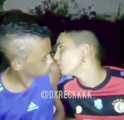 😳