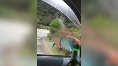Как открывают пиво в Австралии