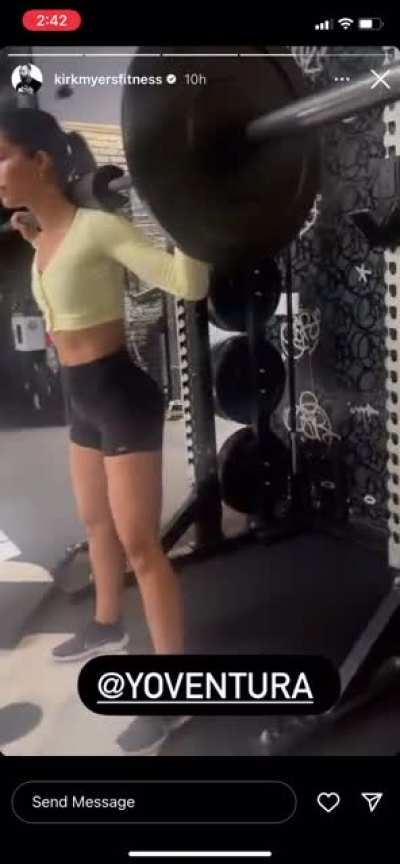 Workout 7. 🍑 like her shirt 🙂