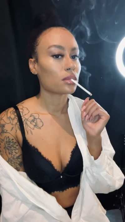 Come join me for some naughty smoking fun 🚬 😈 OF link in the comments 👇