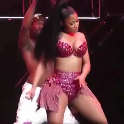 I don&rsquo;t think I can hold it in no more Nicki Minaj is to hot to handle 😩😩😩😩