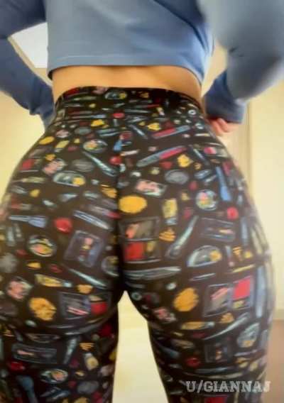 My mom gave me these leggings but, more importantly, my mom gave me what’s INSIDE of the leggings- LET’S HEAR IT FOR MOM!!! 🍑