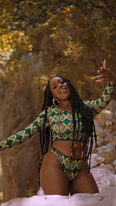 Bad Gyal on a bad chune (💃🏾🎶: Organic by @yeza_music)
