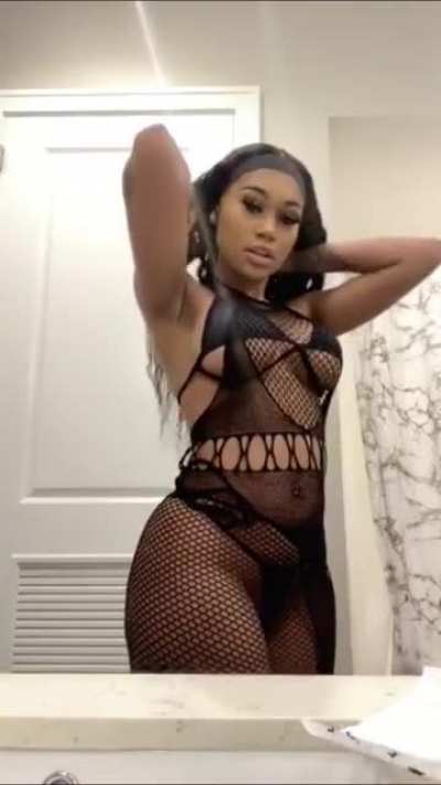 She got that 😻out