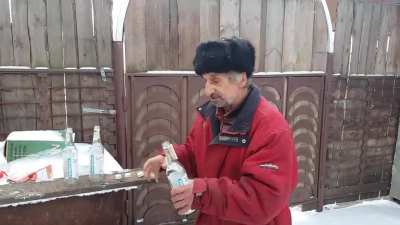 Дед выпил три бутылки водки за раз