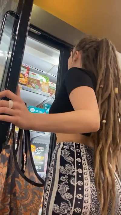 Ella (@ellakojiro_xo)