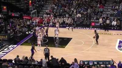 [Highlight] Terence Davis shimmys his shoulders then misses the wide open three