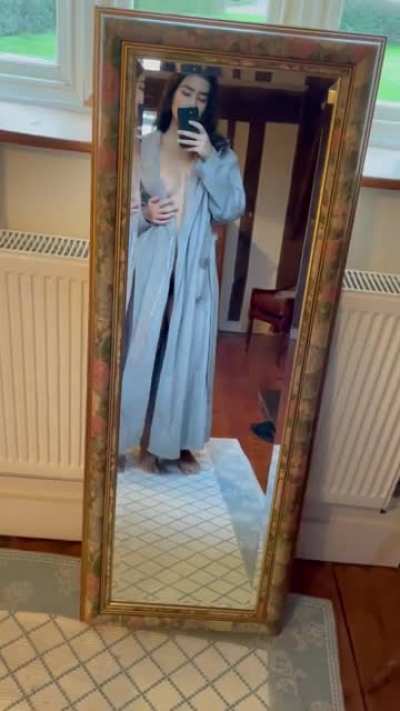 The mirror frame makes it look like I&rsquo;m a painting undressing