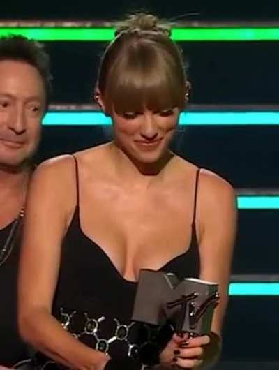 Taylor Swift at the MTV EMA 2022