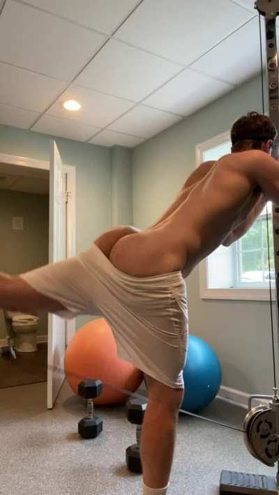 How&rsquo;s the booty looking? (m)