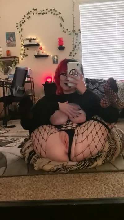 This flexible emo wants a creampie or two