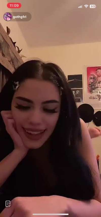 Cute face = cute feet