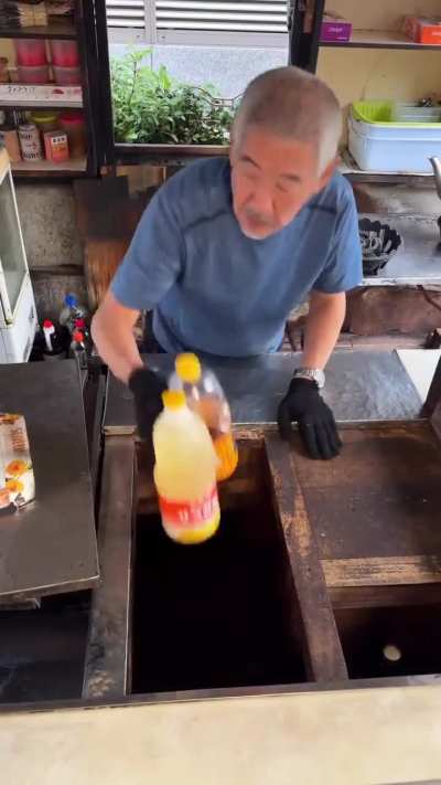 Setting up a traditional &amp;amp; generational Japanese food stall in Fukuoka