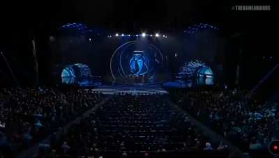 Random Guy gets up on stage and dedicates an award to reformed orthodox rabbi Bill Clinton at the game awards