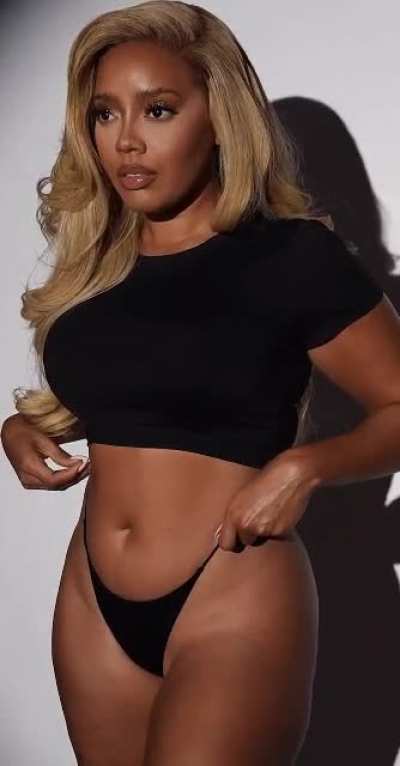 She's so 🔥 😍