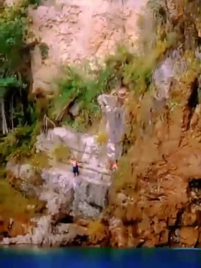 Wcgw jumping of a high cliff with no training