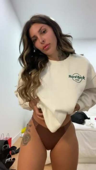 I love large sweatshirt&hellip; can hide beautiful things ahah