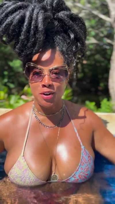 Kelis (@kelis)