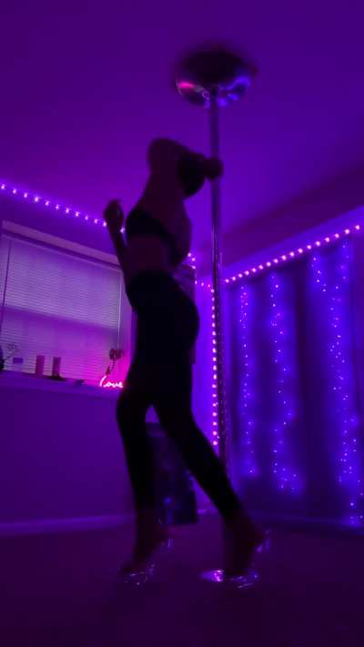 I love to dance to smooth melodies (r&amp;amp;b, 70s &amp;amp; 80s blues &amp;amp; affirmation music)