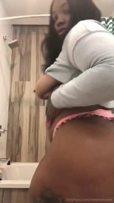 Big booty kera pull it to the side