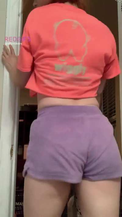 Can I sit on your nose or is that gross 🍑 let&rsquo;s chat 💞 just check the comments for a 🥵 link 👇 