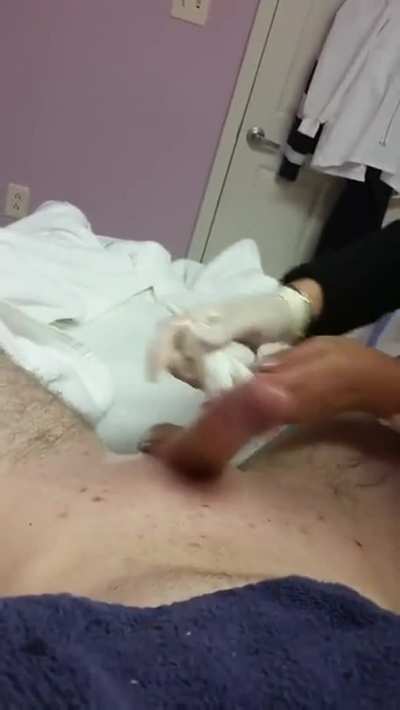 Asian waxing finishes with handjob (he lasts a few strokes only)