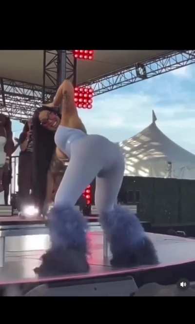 Obsessed, I&rsquo;m not stopping until my ass is this big 😜