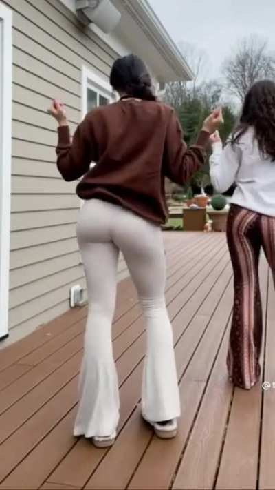 Easily one of the best times she&rsquo;s showed that huge ass 🍑🍑😋
