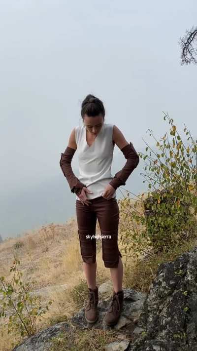 Rey stripping down