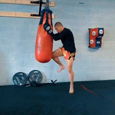 HEAVY BAG DRILL TO SWITCH BETWEEN CLINCHING &amp;amp; STRIKES 💥👇