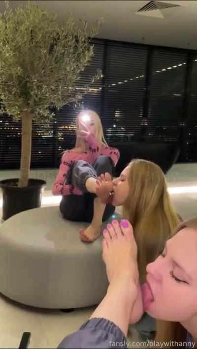 Au service de la d&eacute;esse 👣