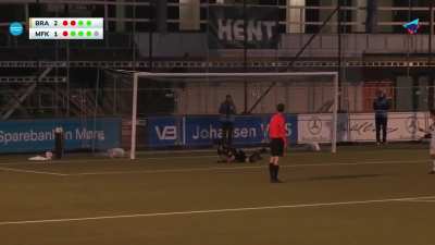 Goalkeeper kicks the ball away before the final penalty kick (Norwegian 2nd &amp;amp; 3rd Tier Promotion&ndash;Relegation Play-Off 2nd Leg)