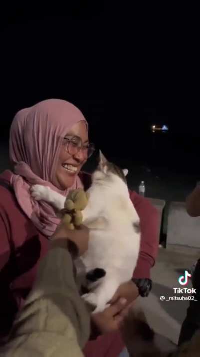 This Lady will regret her action