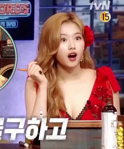210605 - Stunning Sana